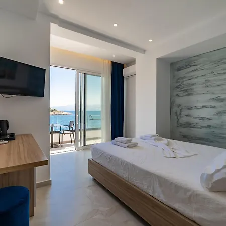 Lluka Sea Side Hotel *