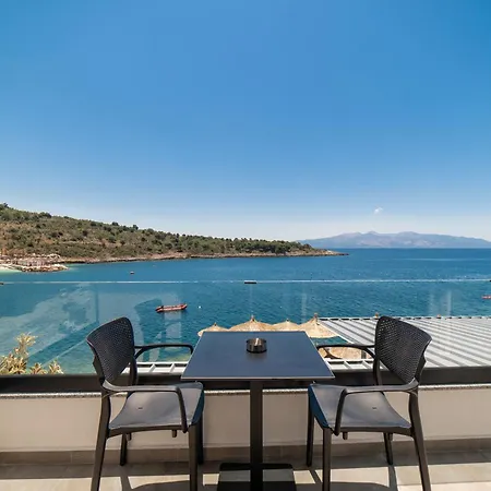 Lluka Sea Side Hotel *