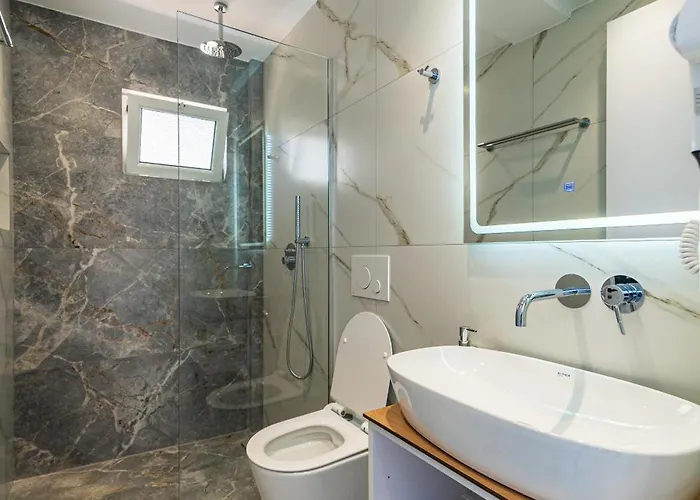 Hotel Lluka Sea Side