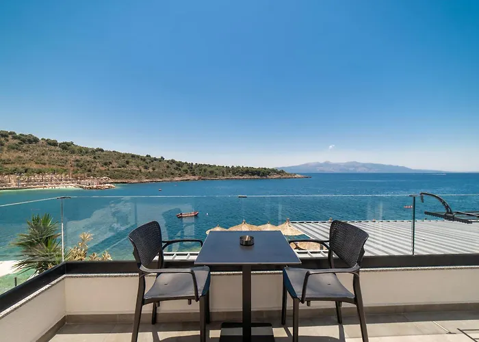 Lluka Sea Side Hotel *