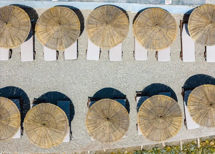 Hotel Lluka Sea Side