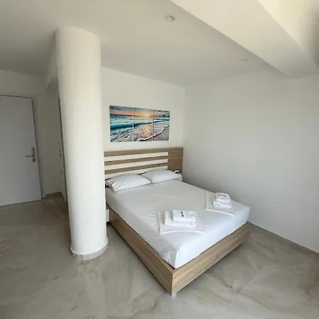 Lluka Sea Side Hotel *