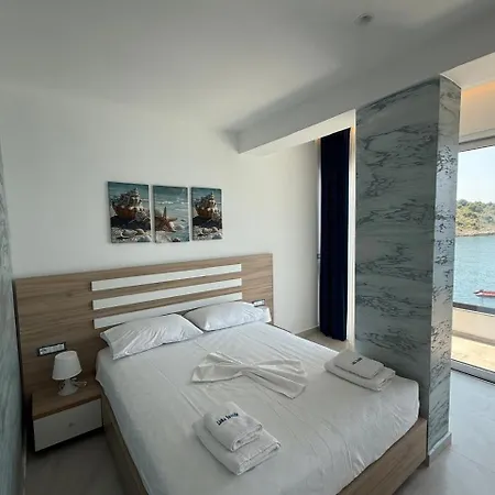 Lluka Sea Side Hotel